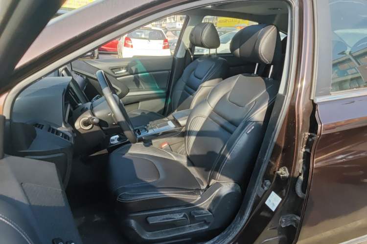 Used Luxgen U6 SUV 2017 Revised Version 1.6T Fashion Edition Left Front Seat