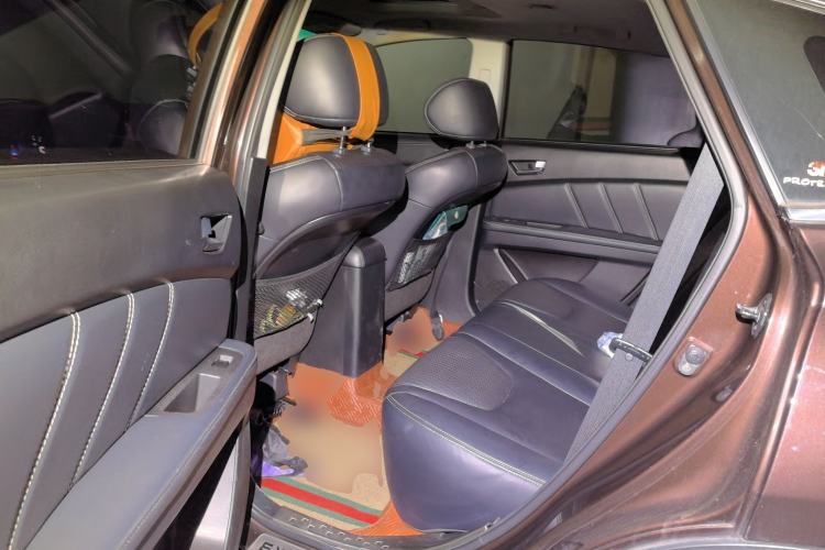 Used Luxgen U6 SUV 2017 Revised Version 1.8T Fashion Edition Left Rear Seat