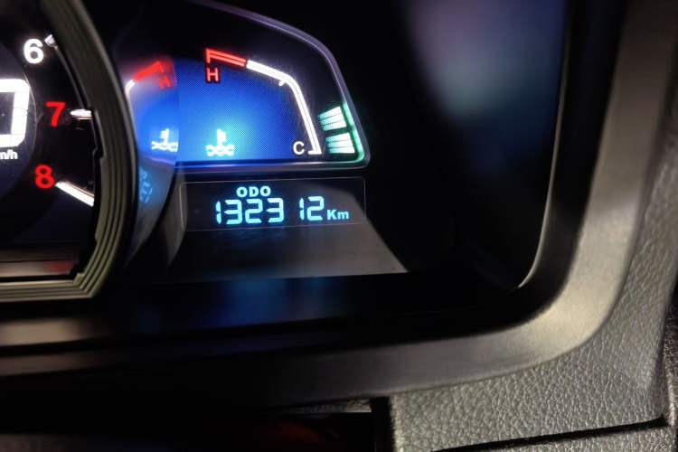 Used Luxgen U6 SUV 2017 Revised Version 1.8T Fashion Edition Odometer Close Up