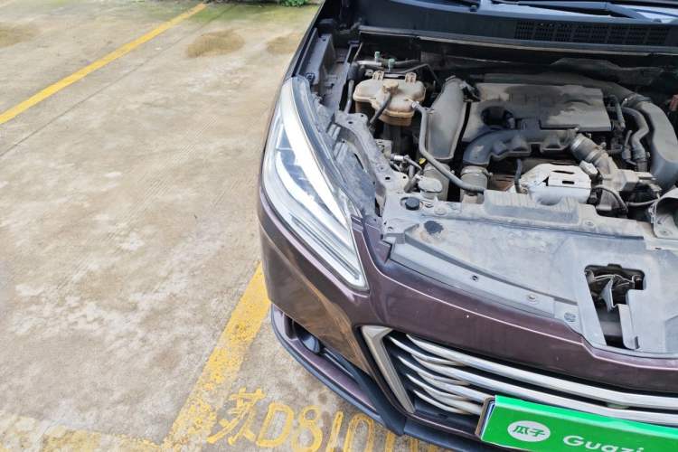 Used Luxgen U6 SUV 2017 Revised Version 1.6T Fashion Edition Right Front Headlight