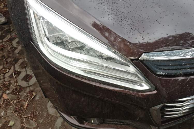 Used Luxgen U6 SUV 2017 Revised Version 1.6T Fashion Edition Right Front Headlight