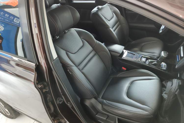 Used Luxgen U6 SUV 2017 Revised Version 1.6T Fashion Edition Right Front Seat