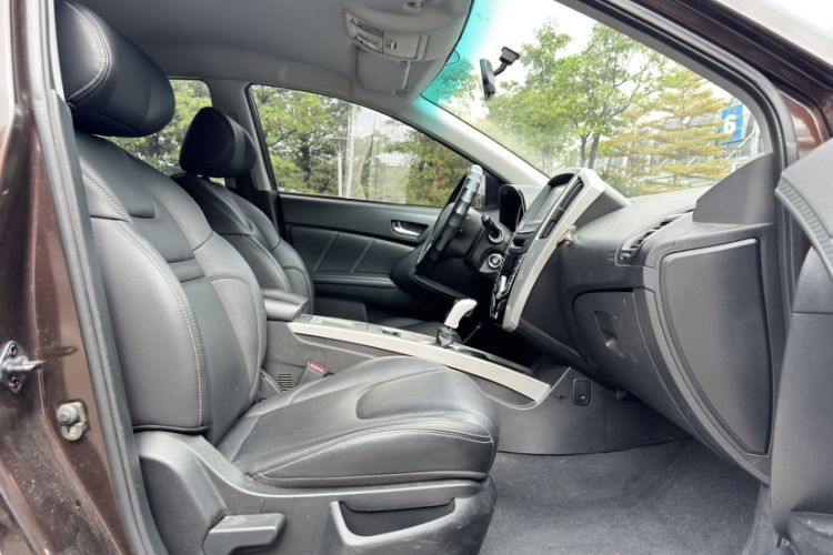 Used Luxgen U6 SUV 2017 1.8T Tech Value Model Right Front Seat