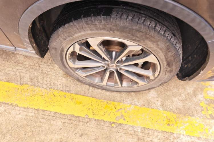 Used Luxgen U6 SUV 2017 Revised Version 1.6T Fashion Edition Right Front Wheel Hub