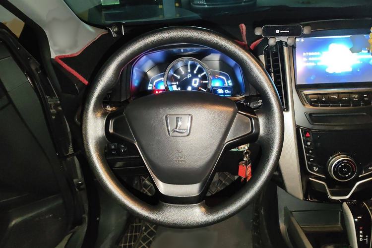 Used Luxgen U6 SUV 2017 1.8T Tech Value Model Steering Wheel