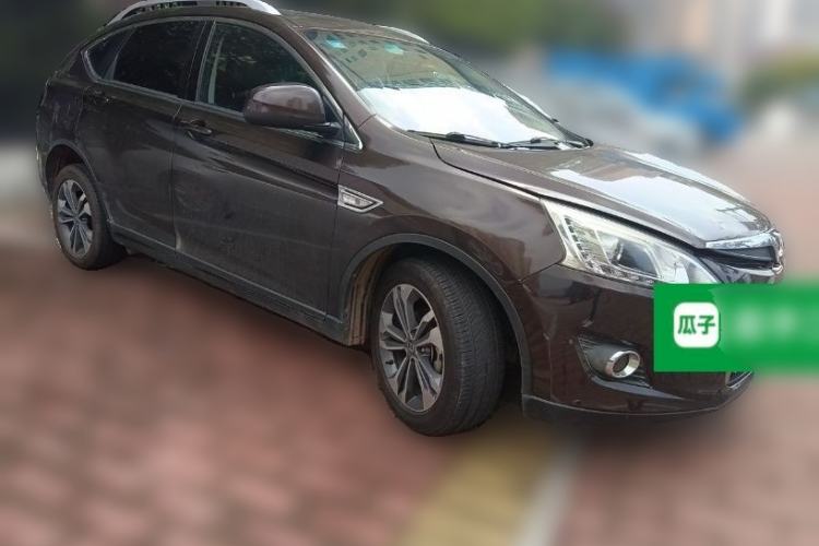Used Luxgen U6 SUV 2017 1.8T Tech Value Model Front Right 45 Deg