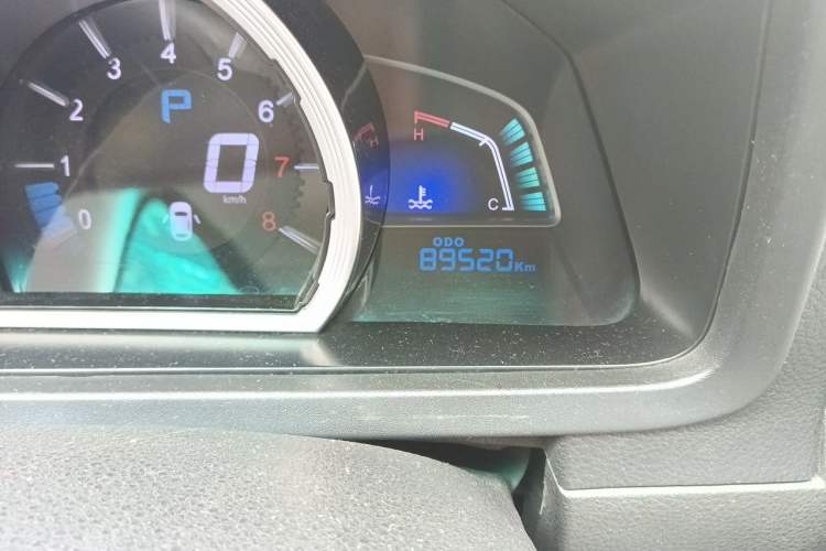 Used Luxgen U6 SUV 2017 1.8T Tech Value Model Odometer Close Up
