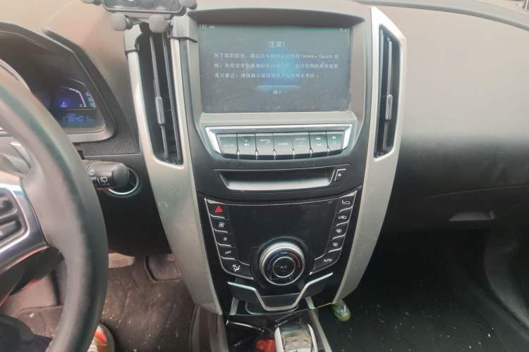 Used Luxgen U6 SUV 2017 1.8T Fashion-Upgraded Model Audio And AC Panel