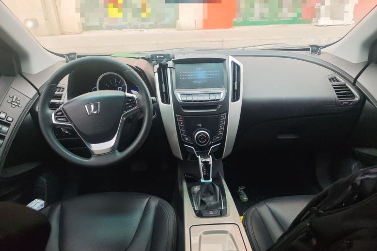 Used Luxgen U6 SUV 2017 1.8T Fashion-Upgraded Model Center Console