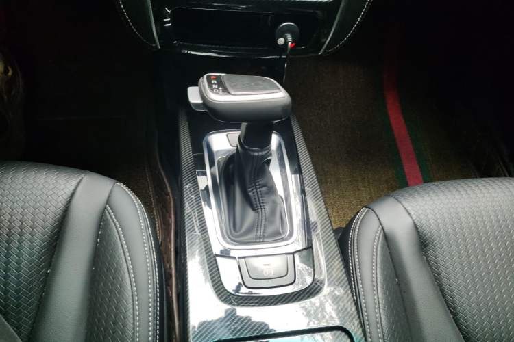Used Luxgen U6 SUV 2017 Revised Version 1.6T Fashion Edition Gear Lever