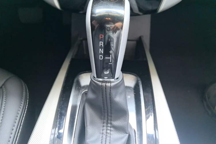 Used Luxgen U6 SUV 2017 1.8T Tech Value Model Gear Lever