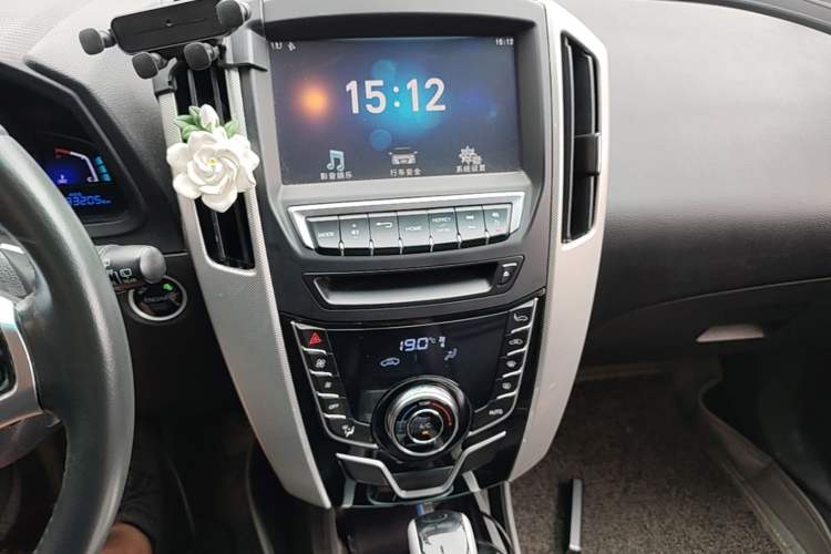 Used Luxgen U6 SUV 2017 1.8T Fashion-Upgraded Model Audio And AC Panel
