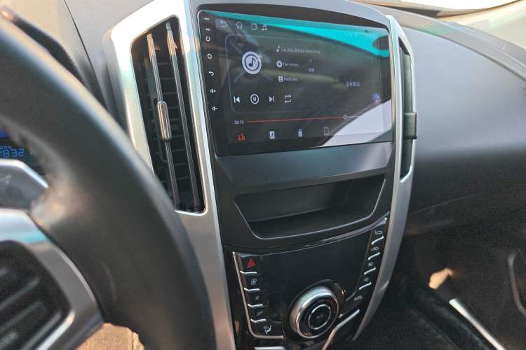 Used Luxgen U6 SUV 2017 1.8T Fashion-Upgraded Model Audio And AC Panel