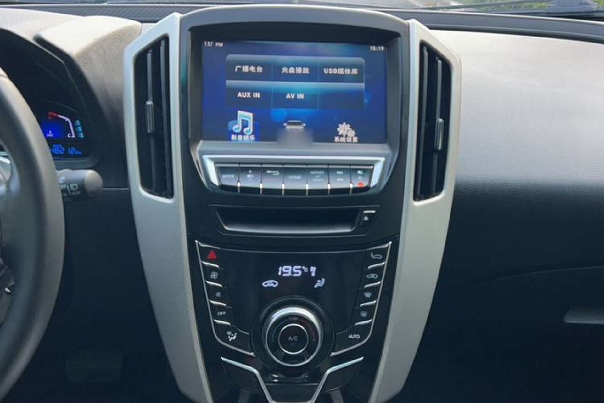 Used Luxgen U6 SUV 2017 1.8T Enhanced Charm Edition Audio And AC Panel