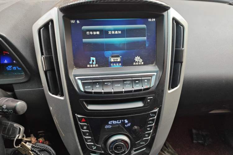 Used Luxgen U6 SUV 2017 1.8T Tech Value Model Audio And AC Panel