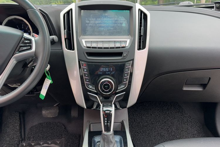 Used Luxgen U6 SUV 2017 1.8T Enhanced Charm Edition Audio And AC Panel