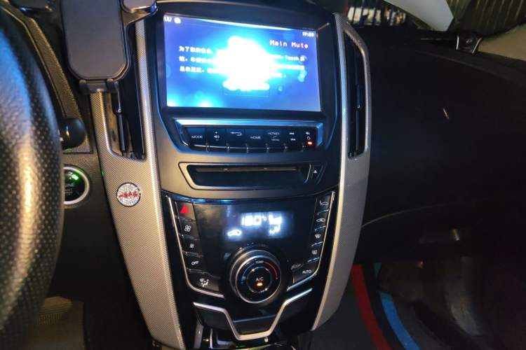Used Luxgen U6 SUV 2017 1.8T Fashion-Upgraded Model Audio And AC Panel