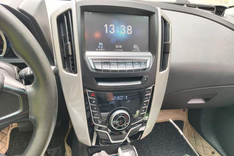 Used Luxgen U6 SUV 2017 1.8T Tech Value Model Audio And AC Panel
