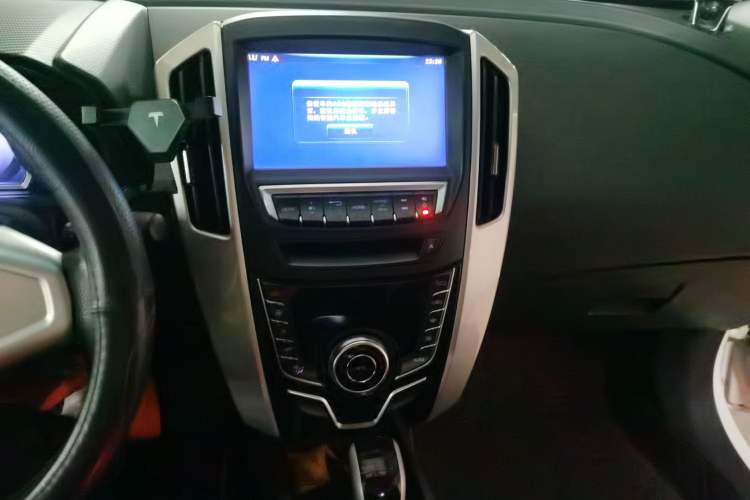 Used Luxgen U6 SUV 2017 1.8T Tech Value Model Audio And AC Panel