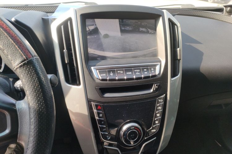 Used Luxgen U6 SUV 2017 1.8T Tech Value Model Audio And AC Panel