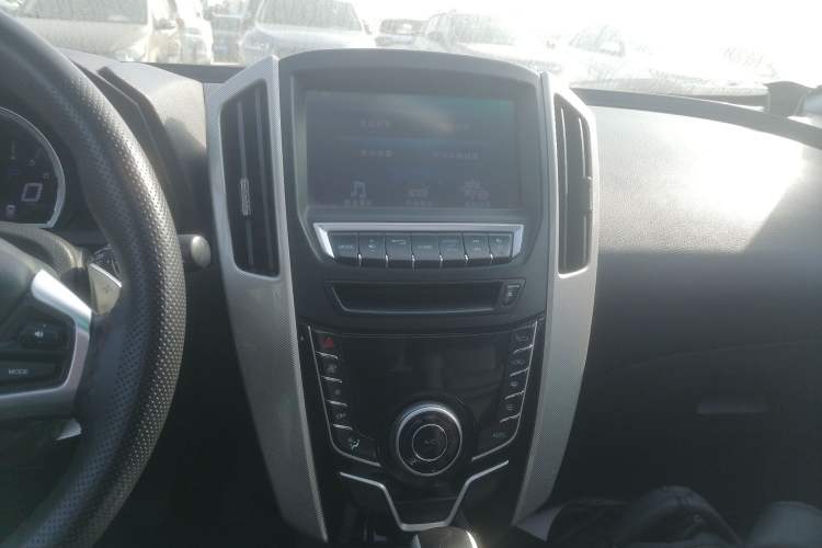 Used Luxgen U6 SUV 2017 1.8T Enhanced Charm Edition Audio And AC Panel