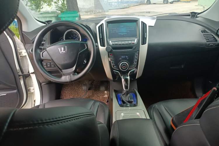Used Luxgen U6 SUV 2017 1.8T Tech Value Model Center Console