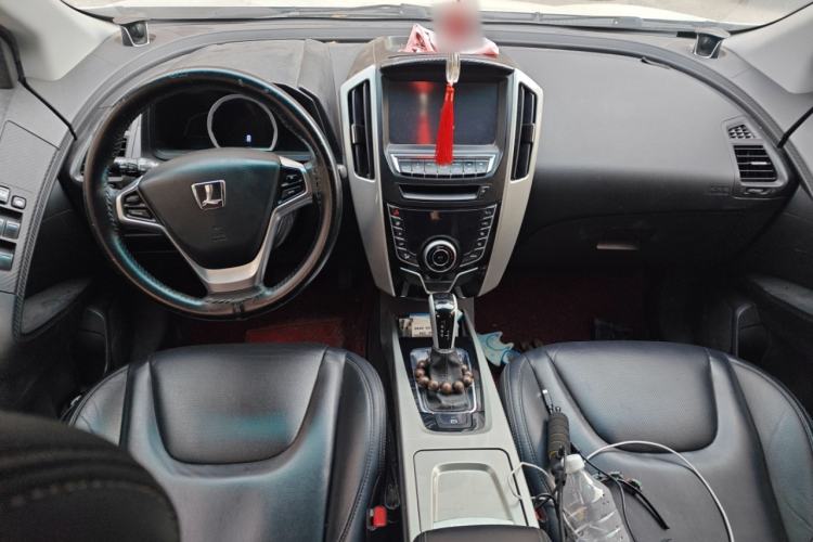 Used Luxgen U6 SUV 2017 1.8T Tech Value Model Center Console