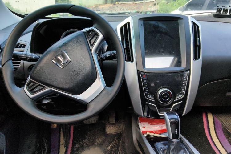 Used Luxgen U6 SUV 2017 1.8T Enhanced Charm Edition Center Console