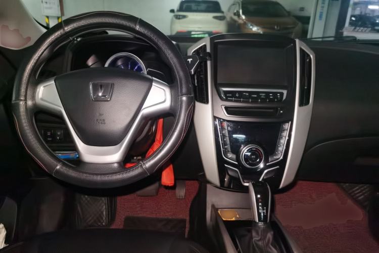 Used Luxgen U6 SUV 2017 1.8T Tech Value Model Center Console