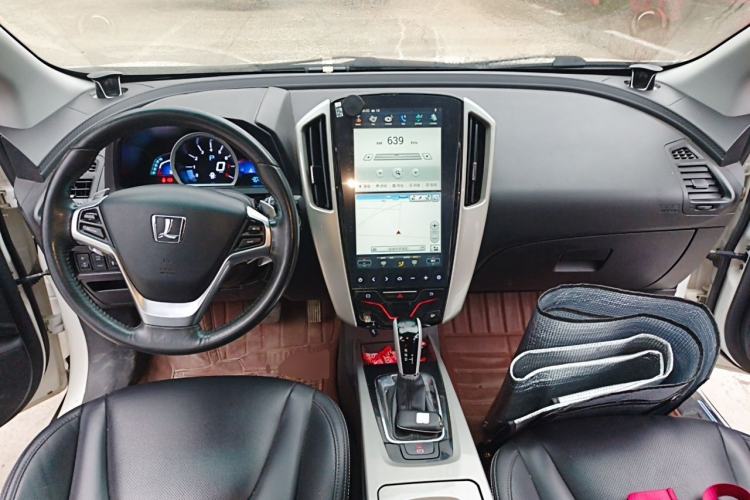 Used Luxgen U6 SUV 2017 1.8T Fashion-Upgraded Model Center Console