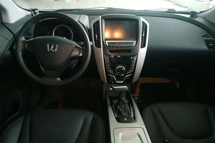 Used Luxgen U6 SUV 2017 1.8T Tech Value Model Center Console