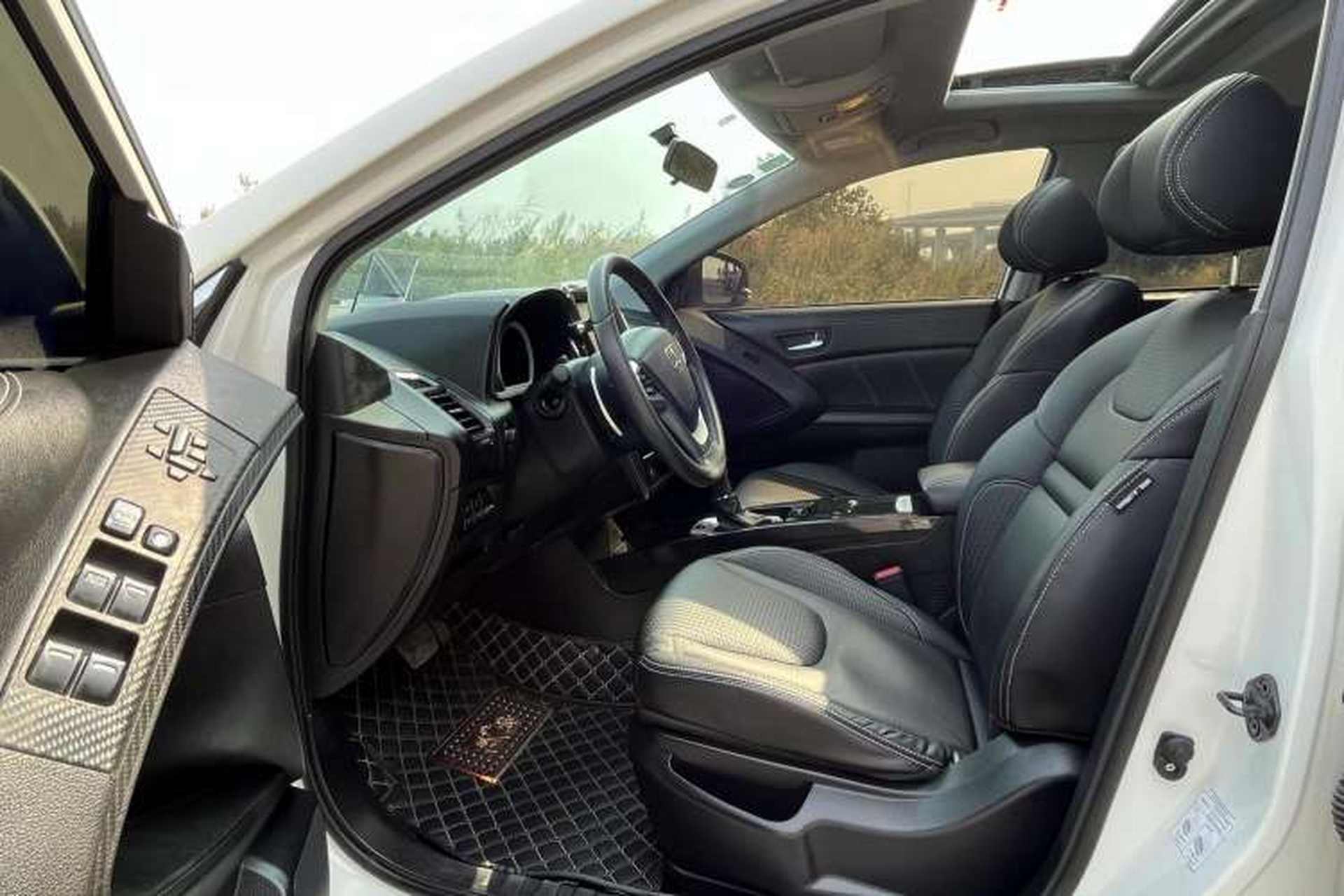 Used Luxgen U6 SUV 2017 1.8T ZhiZun Model Driver Seat