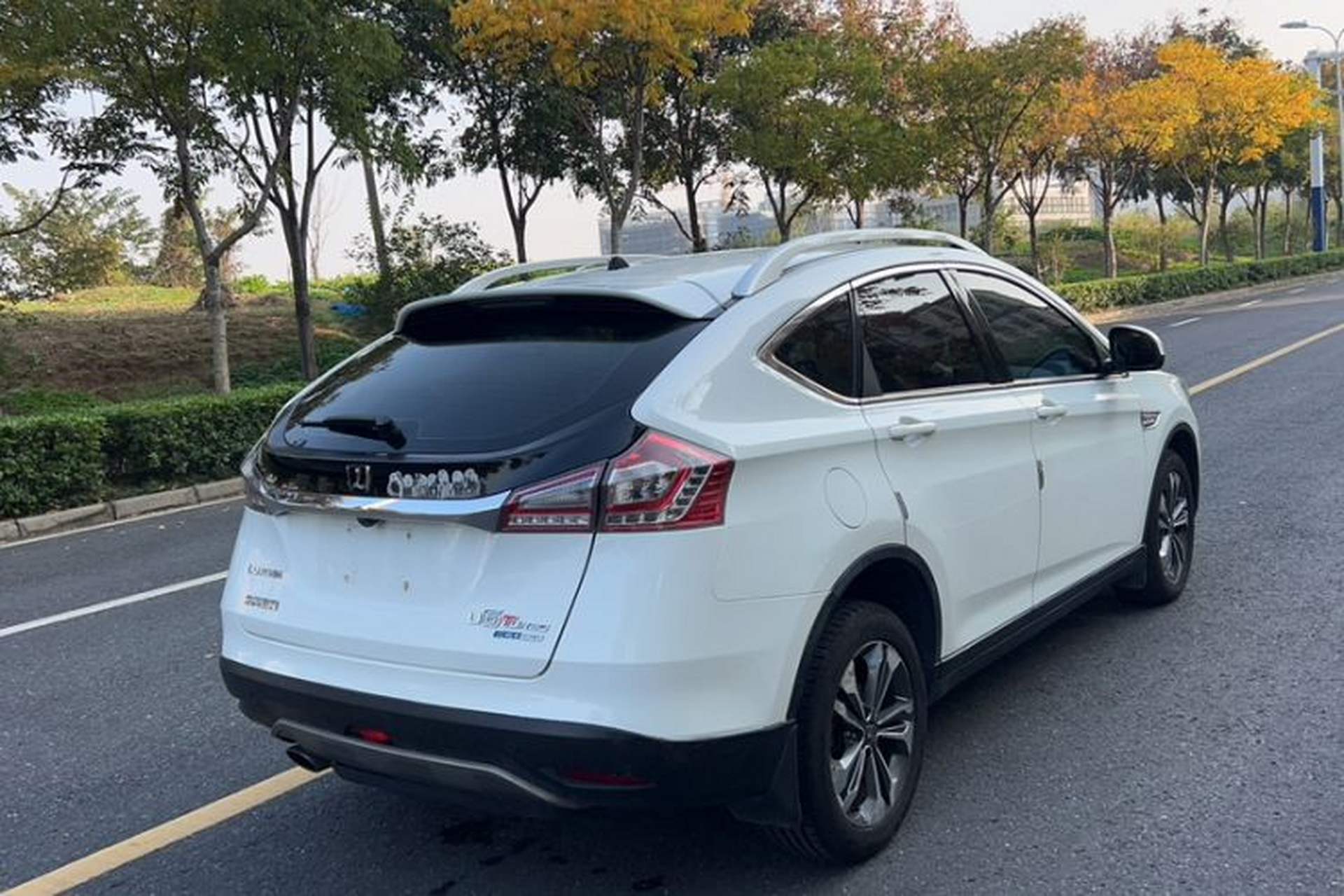 Used Luxgen U6 SUV 2017 1.8T Enhanced Charm Edition Exterior 2