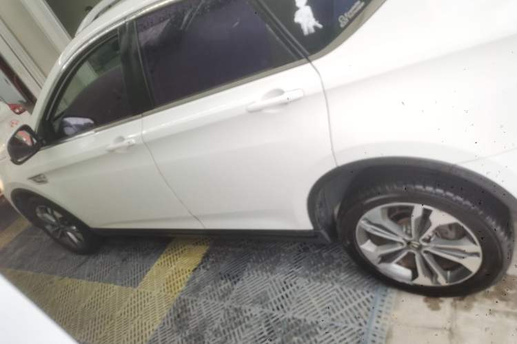 Used Luxgen U6 SUV 2017 1.8T Enhanced Charm Edition Exterior 3