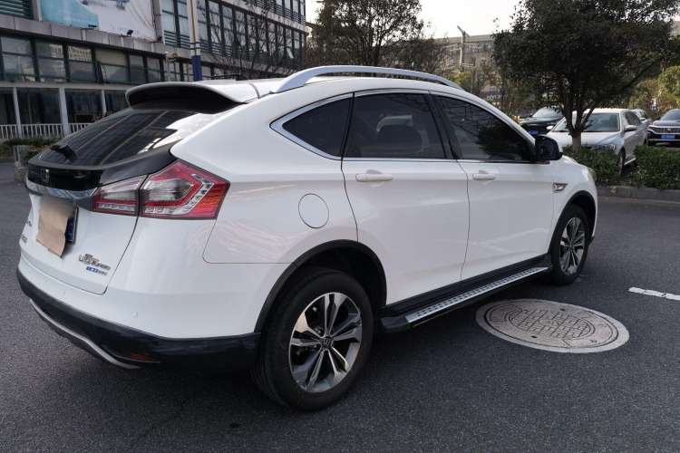Used Luxgen U6 SUV 2017 1.8T Enhanced Charm Edition Exterior 3