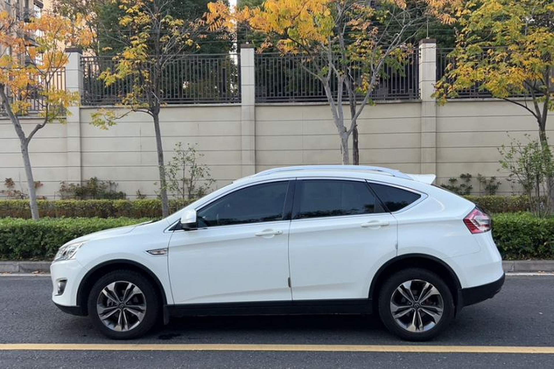 Used Luxgen U6 SUV 2017 1.8T Enhanced Charm Edition Exterior 6