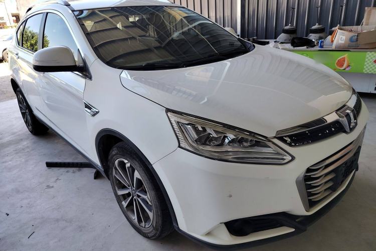 Used Luxgen U6 SUV 2017 Revised Version 1.6T Fashion Edition Front Right 45 Deg