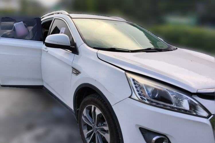 Used Luxgen U6 SUV 2017 1.8T Enhanced Charm Edition Front Right 45 Deg