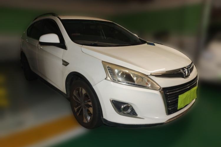 Used Luxgen U6 SUV 2017 1.8T Enhanced Charm Edition Front Right 45 Deg