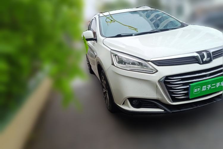 Used Luxgen U6 SUV 2017 Revised Version 1.6T New Innovation Type Front Right 45 Deg