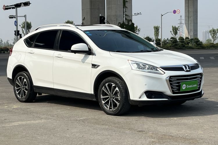 Used Luxgen U6 SUV 2017 1.8T ZhiZun Model Front Right 45 Deg