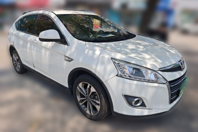 Used Luxgen U6 SUV 2017 1.8T Enhanced Charm Edition Front Right 45 Deg