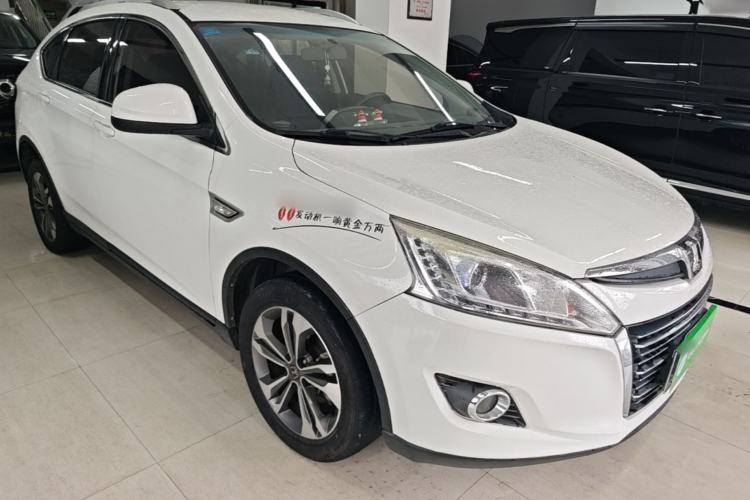 Used Luxgen U6 SUV 2017 1.8T Tech Value Model Front Right 45 Deg