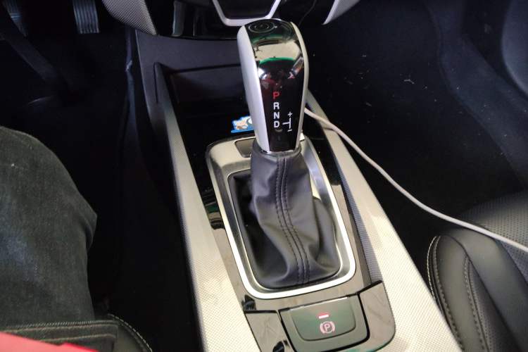 Used Luxgen U6 SUV 2017 1.8T Tech Value Model Gear Lever