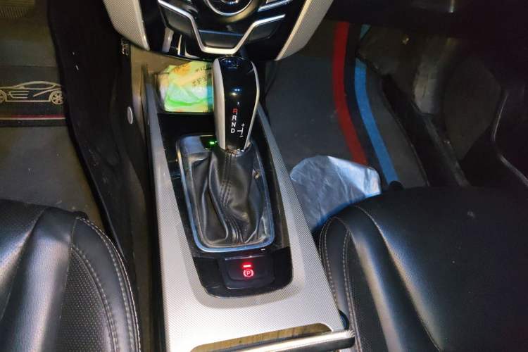 Used Luxgen U6 SUV 2017 1.8T Fashion-Upgraded Model Gear Lever