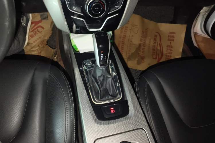 Used Luxgen U6 SUV 2017 1.8T Fashion-Upgraded Model Gear Lever