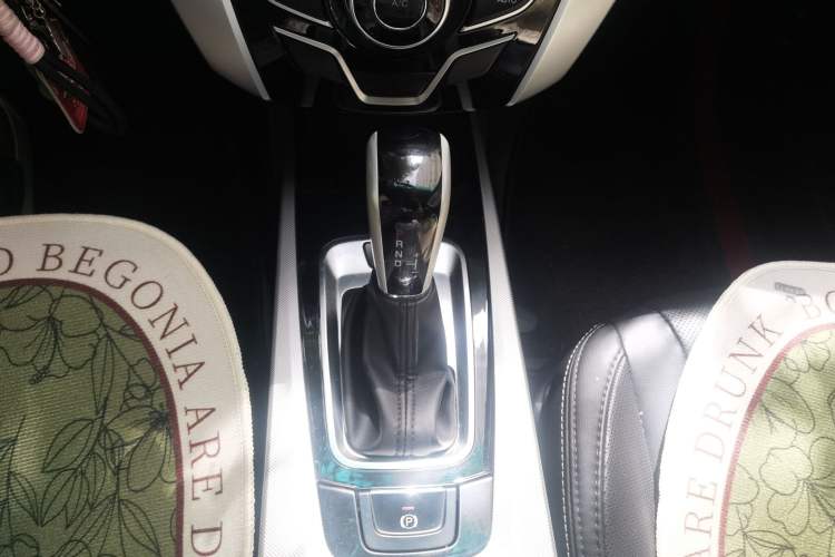 Used Luxgen U6 SUV 2017 1.8T Tech Value Model Gear Lever