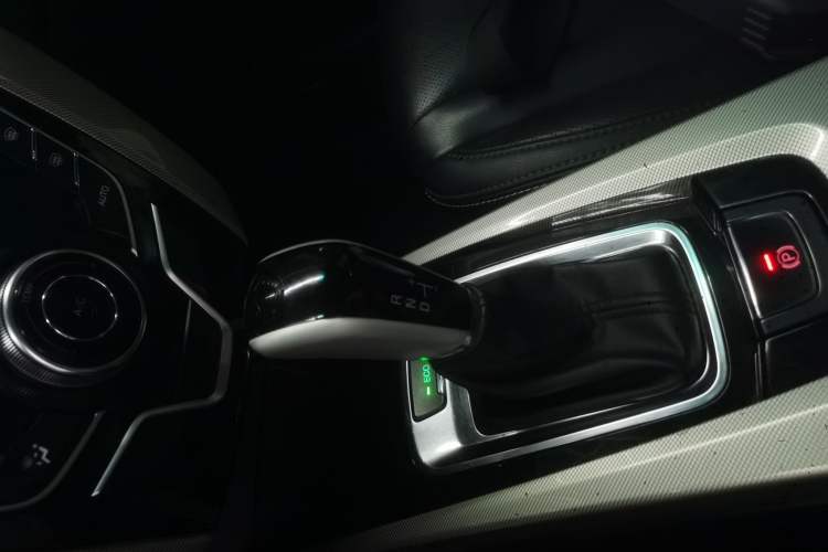 Used Luxgen U6 SUV 2017 1.8T Enhanced Charm Edition Gear Lever