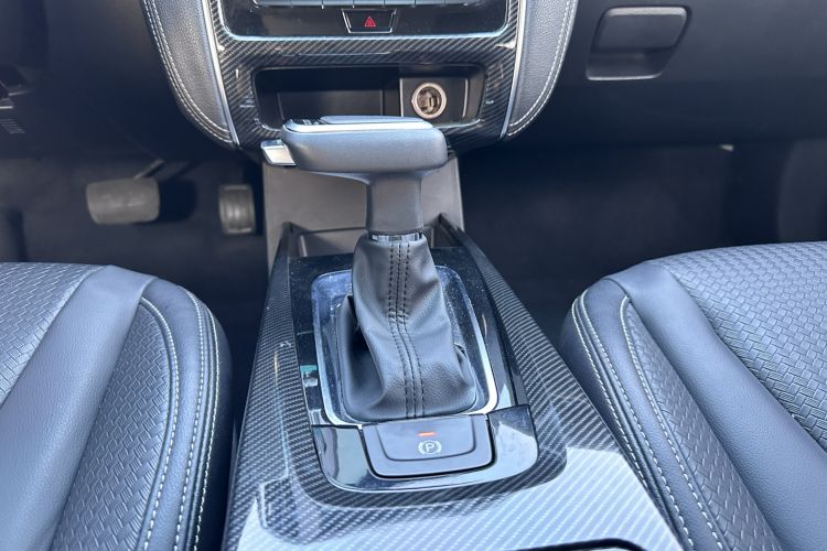 Used Luxgen U6 SUV 2017 Revised Version 1.6T Fashion Edition Gear Lever