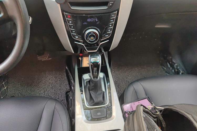 Used Luxgen U6 SUV 2017 1.8T Tech Value Model Gear Lever